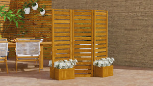 Paravent d'extérieur en bois naturel composé de 3 panneaux et de 4 jardinières à drainage automatique.